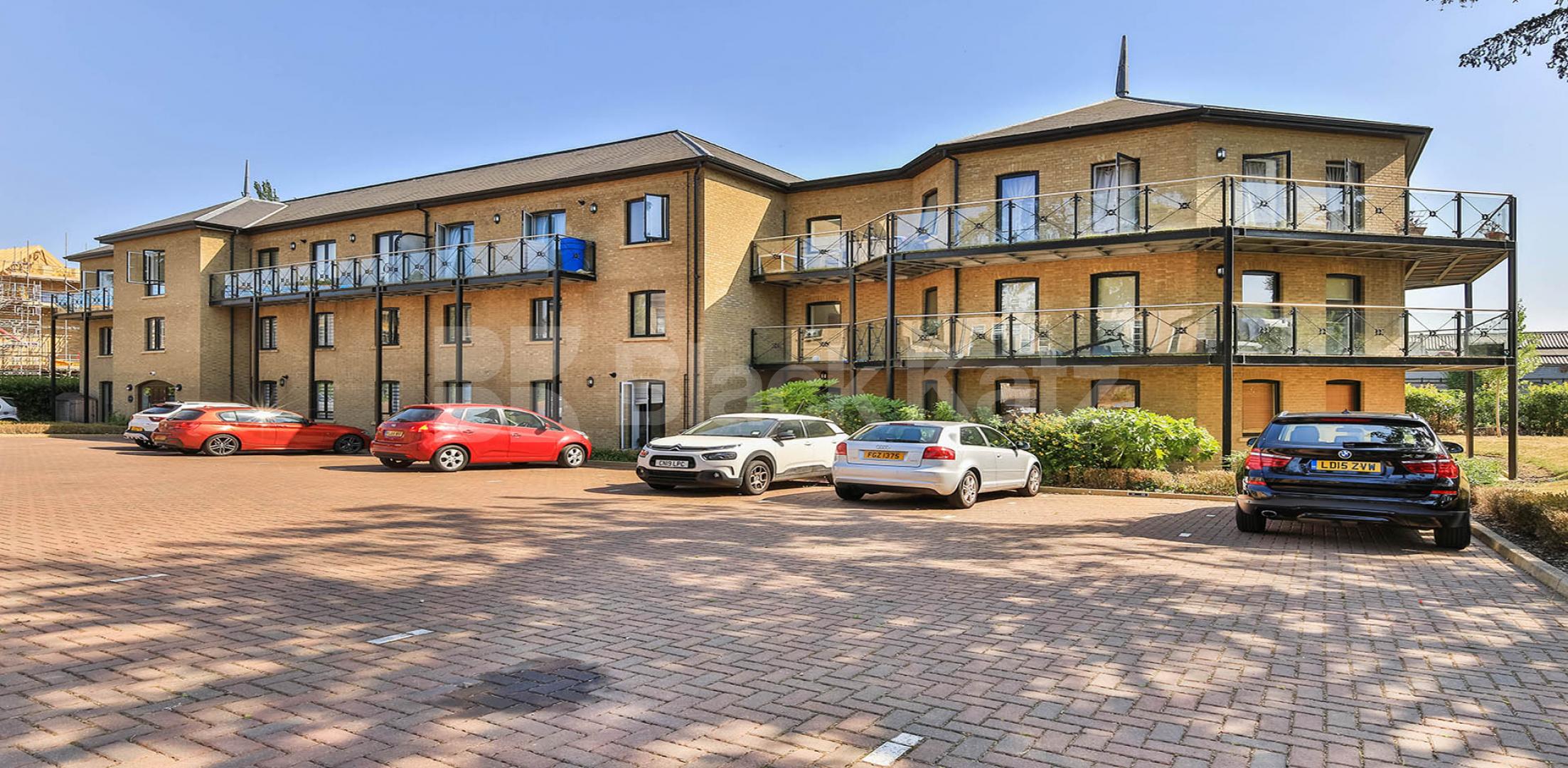 			3 Bedroom, 2 bath, 1 reception Apartment			 Huguenot Drive, Palmers Green